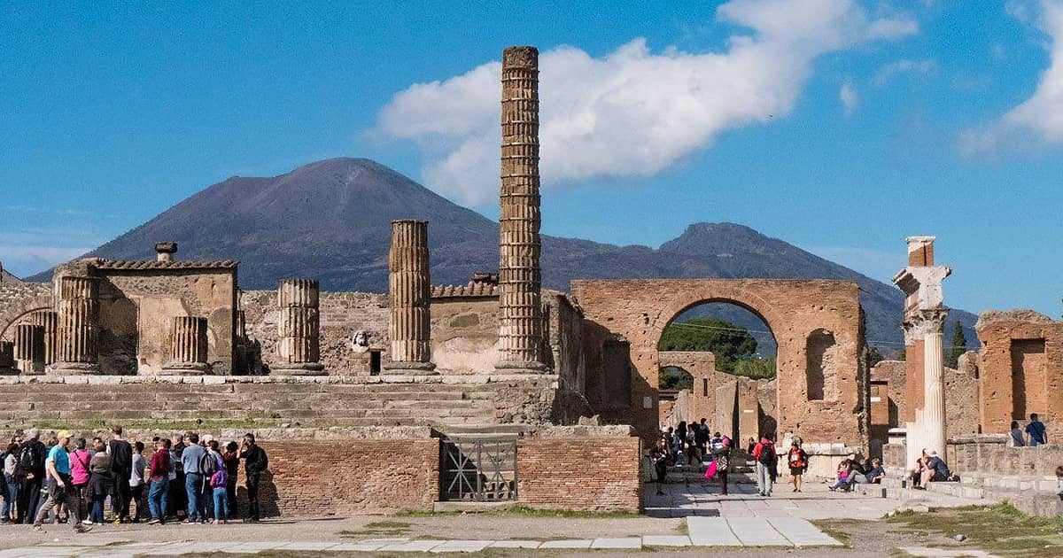 (c) Visitpompeiivesuvius.com