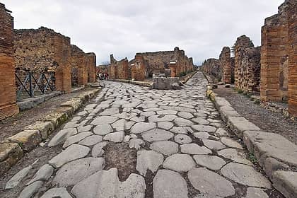 Day trips to Pompeii, Herculaneum, and Mount Vesuvius