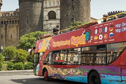 Il bus turistico Napoli - Hop-on hop-off