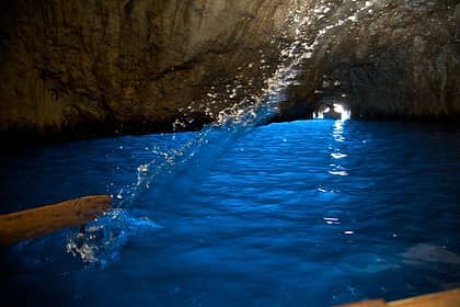 How to Enter the Capri Blue Grotto in Italy - Capri (Grotta Azzurra) —  REmotiFIRE by EatWanderExplore