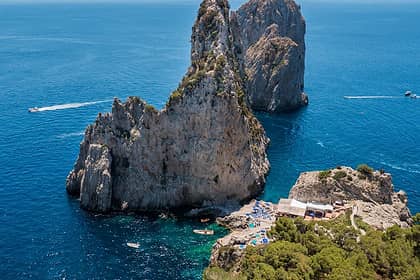 The Capri's beach